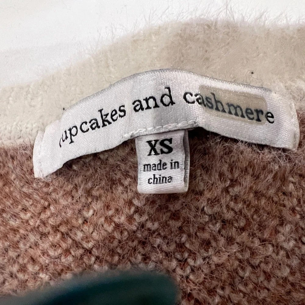 Cyndi Leopard Sweater by cupcakes and cashmere - Picture 3 of 9